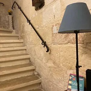 Appartamento Charming Central Townhouse In Steps From Promenade And Ferry, Sliema
